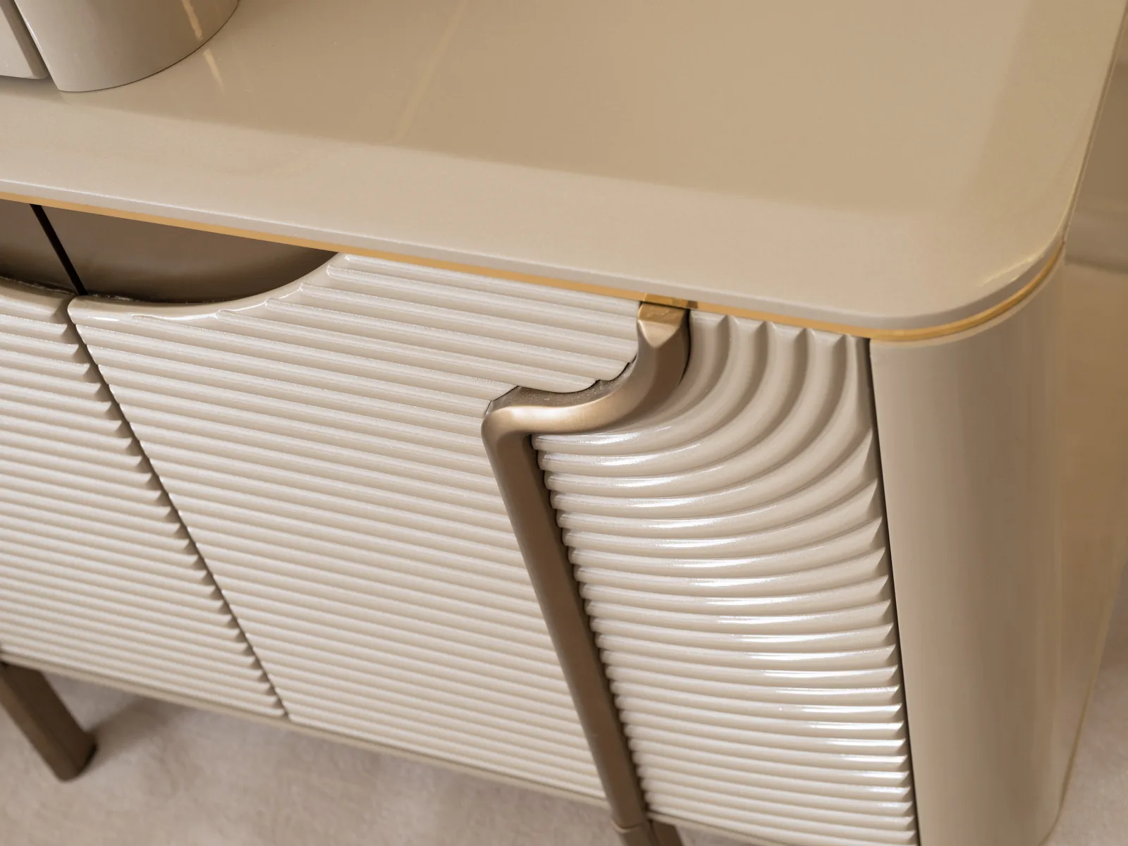 Opera Chest of Drawers and Dressing Table
