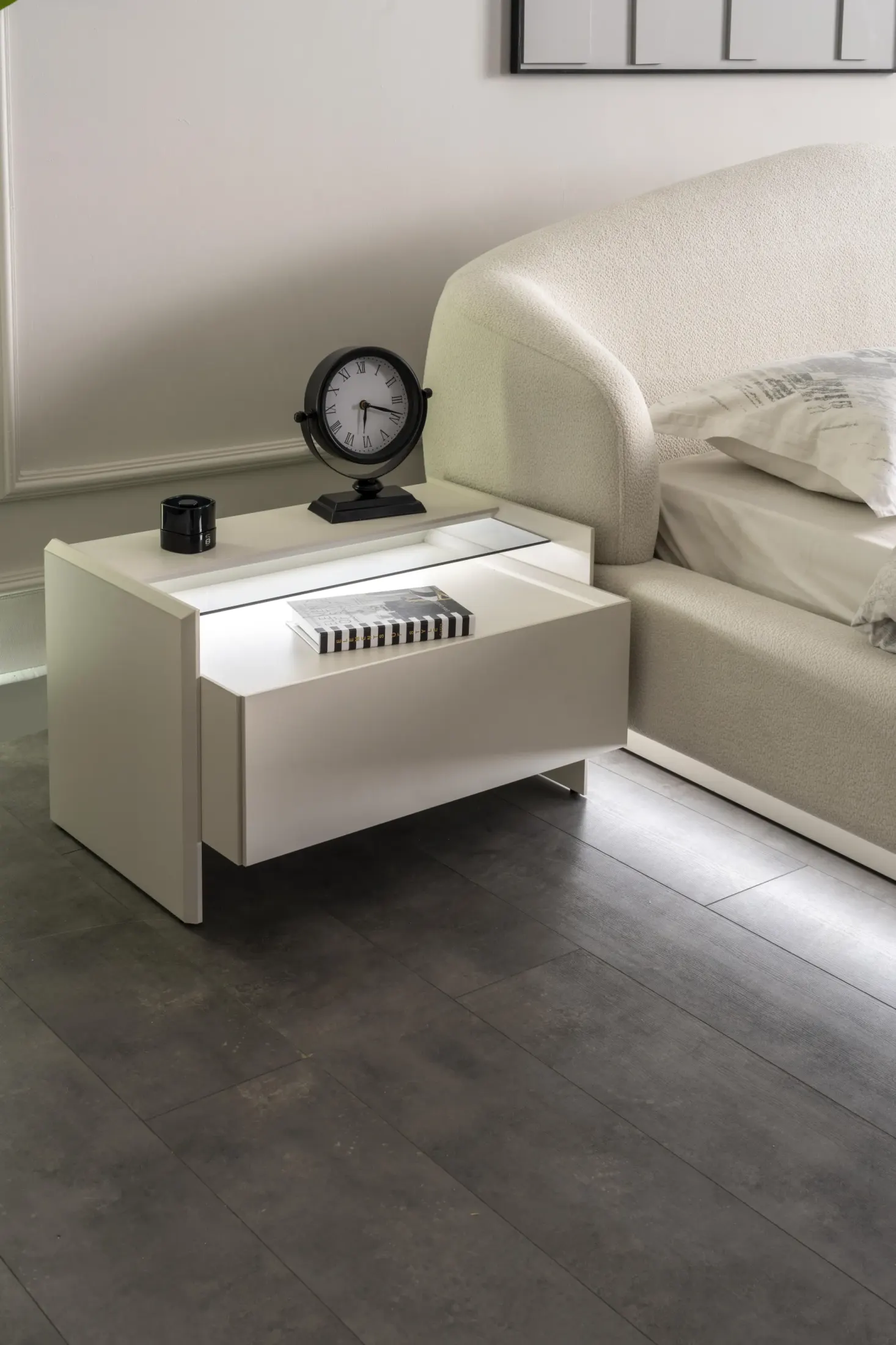 Pragma Nightstand